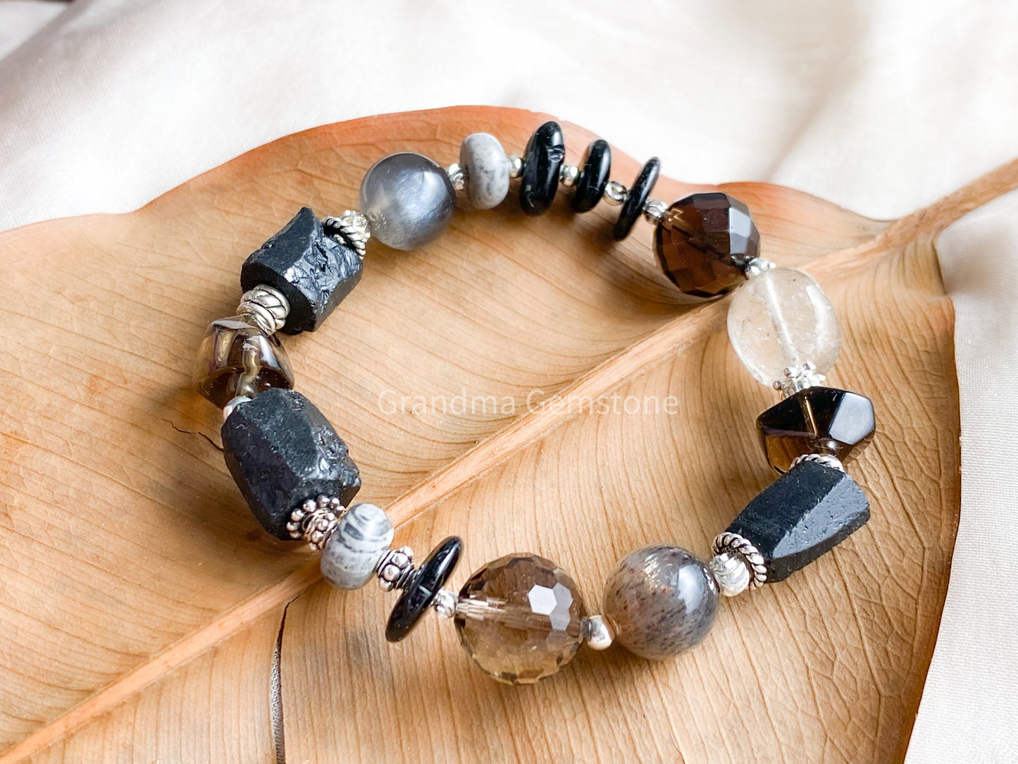 Bracelet. Sun above the clouds.02