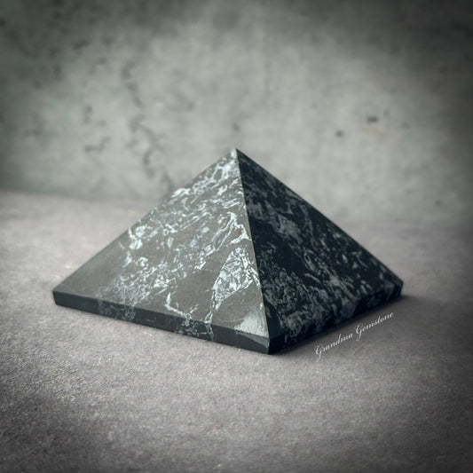 S22【Maksovskiy Stone】次石墨金字塔(7cm)