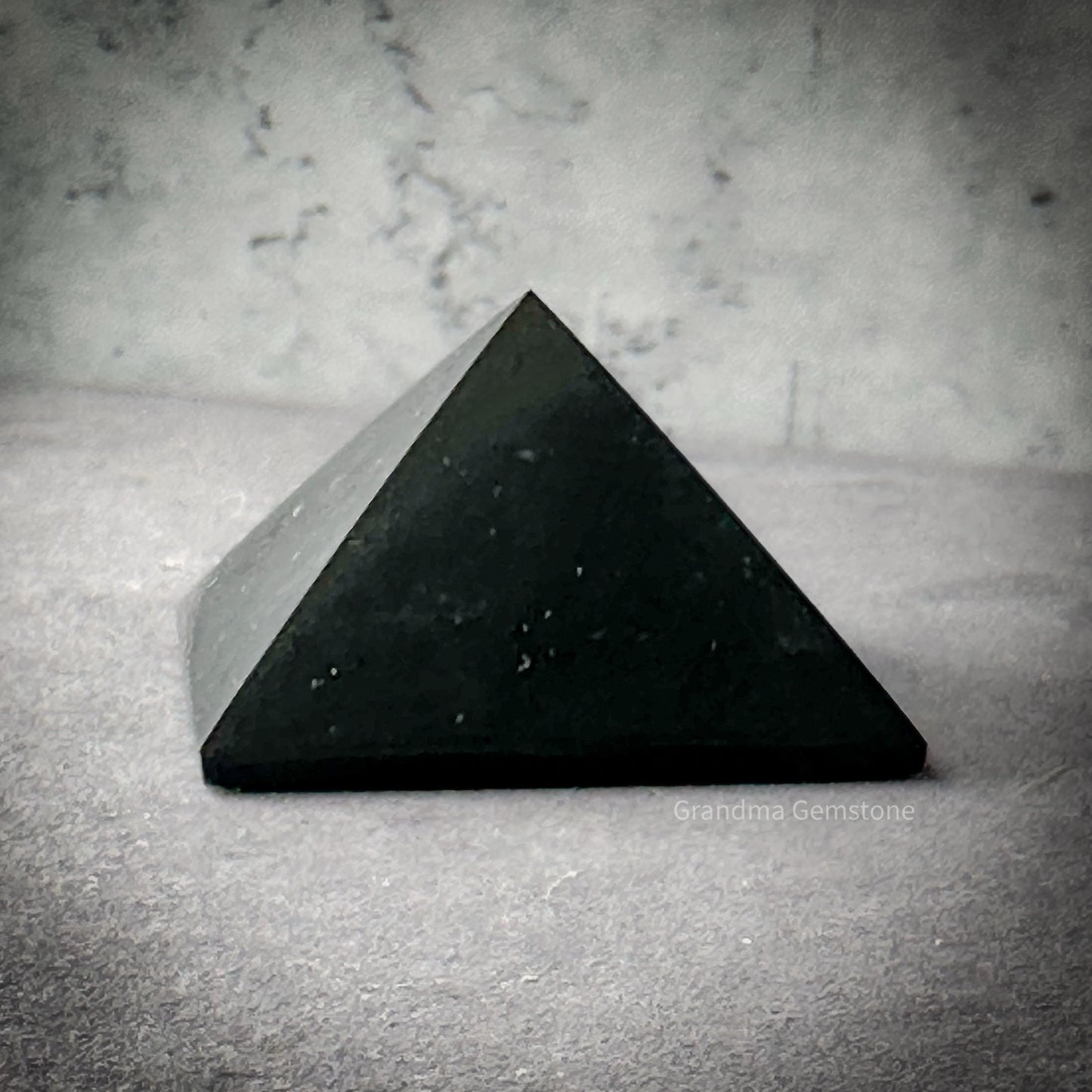 S21 Shungite Pyramid 次石墨金字塔(5cm)